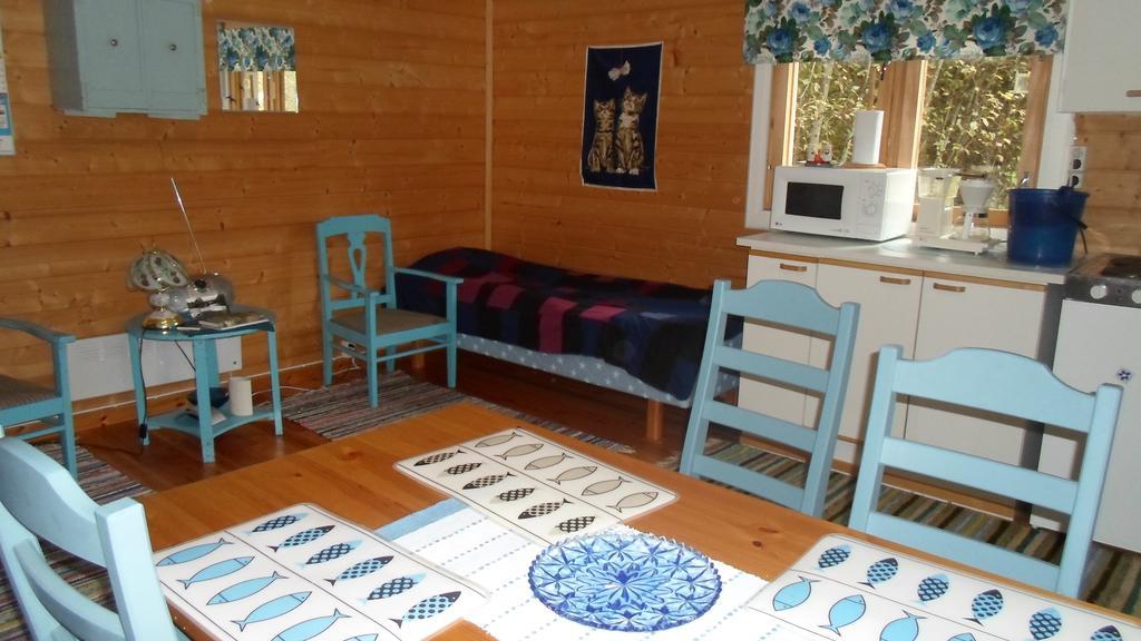 Pihlajamaeen Lomamoekit Vanhakyla Zimmer foto
